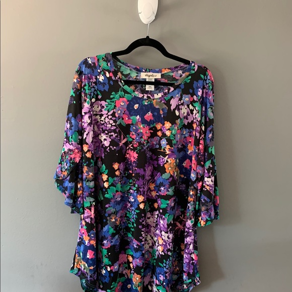 Plus Size Floral Tunic - Picture 2 of 2